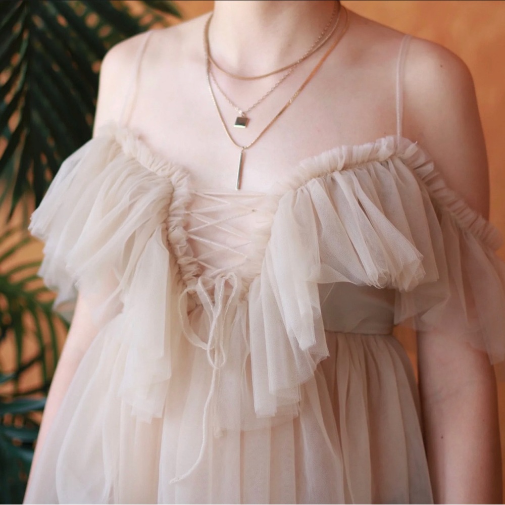 Women’s Blouse. Available in sizes 2,4,6,8 and 10.